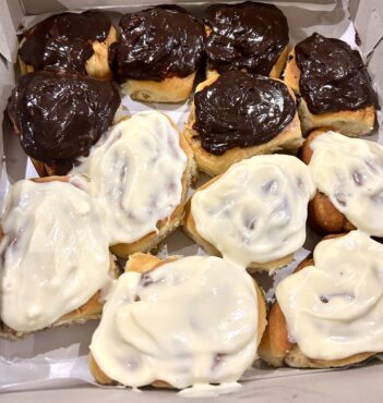 Cinnamon rolls with frosting