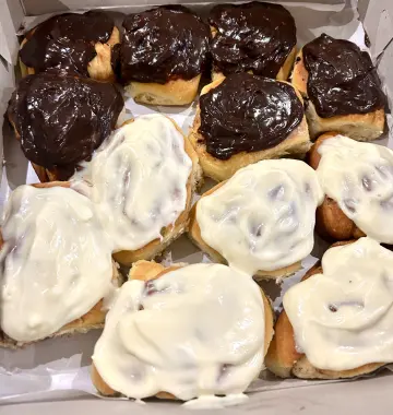 Cinnamon rolls with frosting